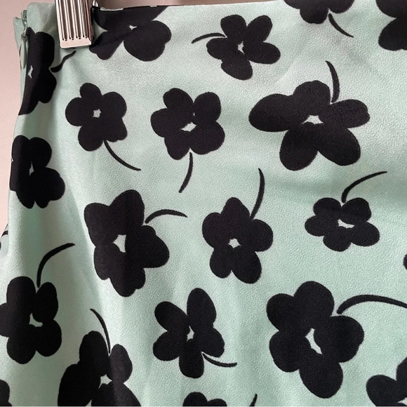 NWT Cotton On mint green / aqua daisy print Santorini mini skirt small - Picture 5 of 7